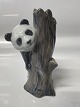 Royal Copenhagen figur, Panda på træstub. Højde 13 cmNr. 664.