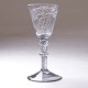 Nøstetangen Chrystal Desert glas prydet med kartouche med monogram "AFD" og drikkevers. Nøstetangen ca. år  1760. H: 14cm