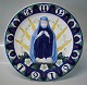 1912 Den kongelige porcelænsfabriks Store  Juleplatter af Fajance fra Aluminia 
860-732 Julerelief 1912 Jesusbarnet liggende foran Maria R. Harboe 30,5 cm
