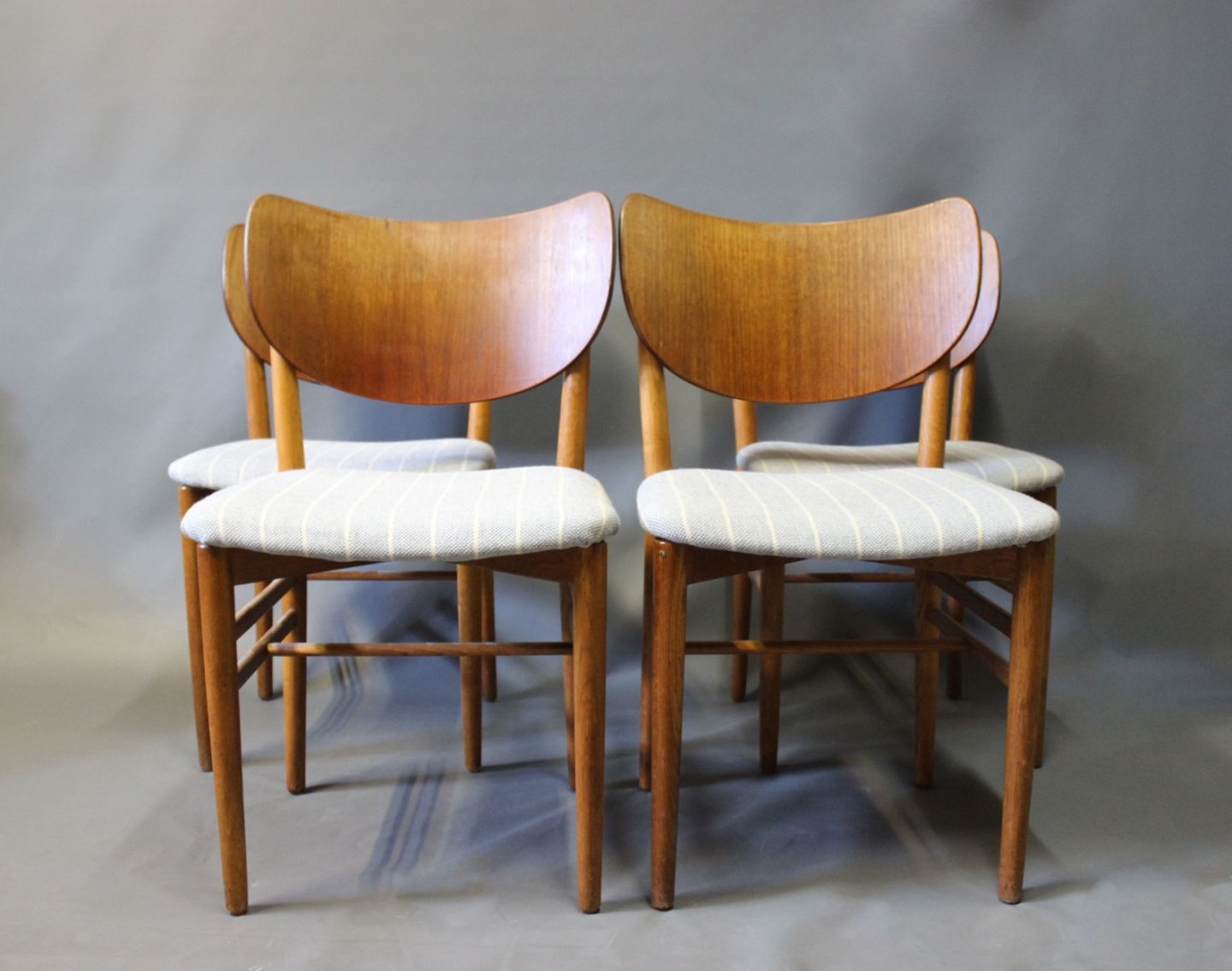 KAD ringen - A set of 4 dining room chairs designed by Nils and