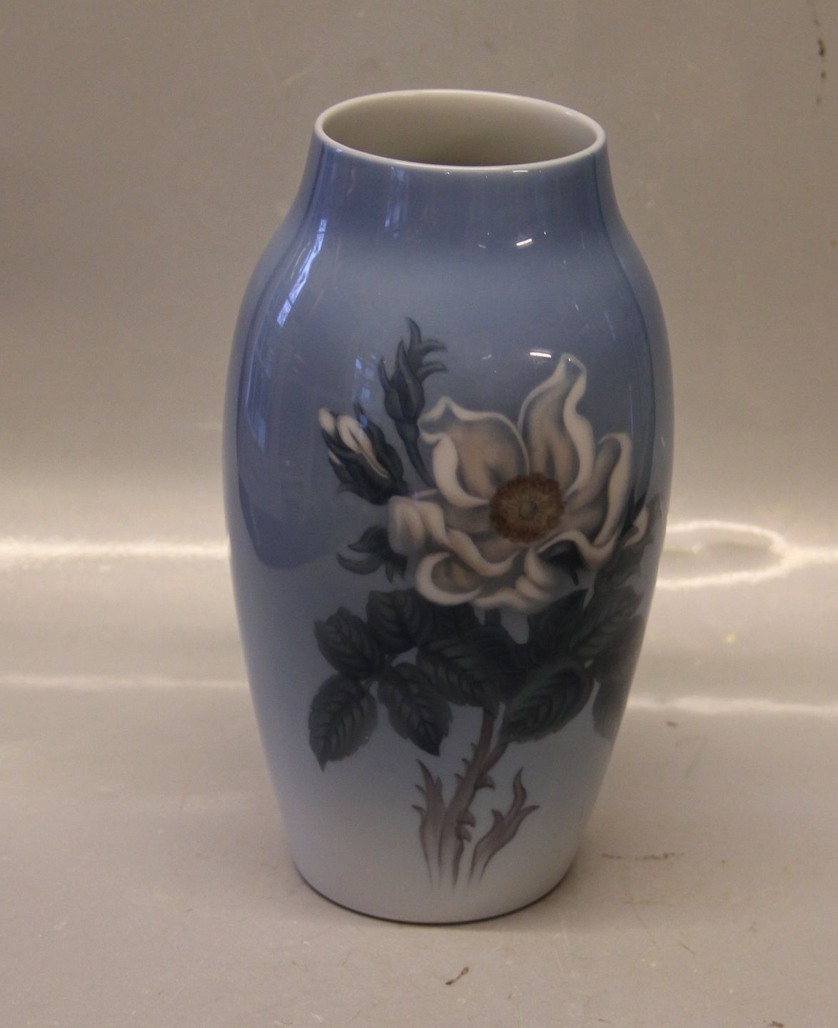 KAD ringen - Porcelain B&G Vase White Rose 24.5 cm - B&G B&G 8743-243 Vase White 24.5 cm