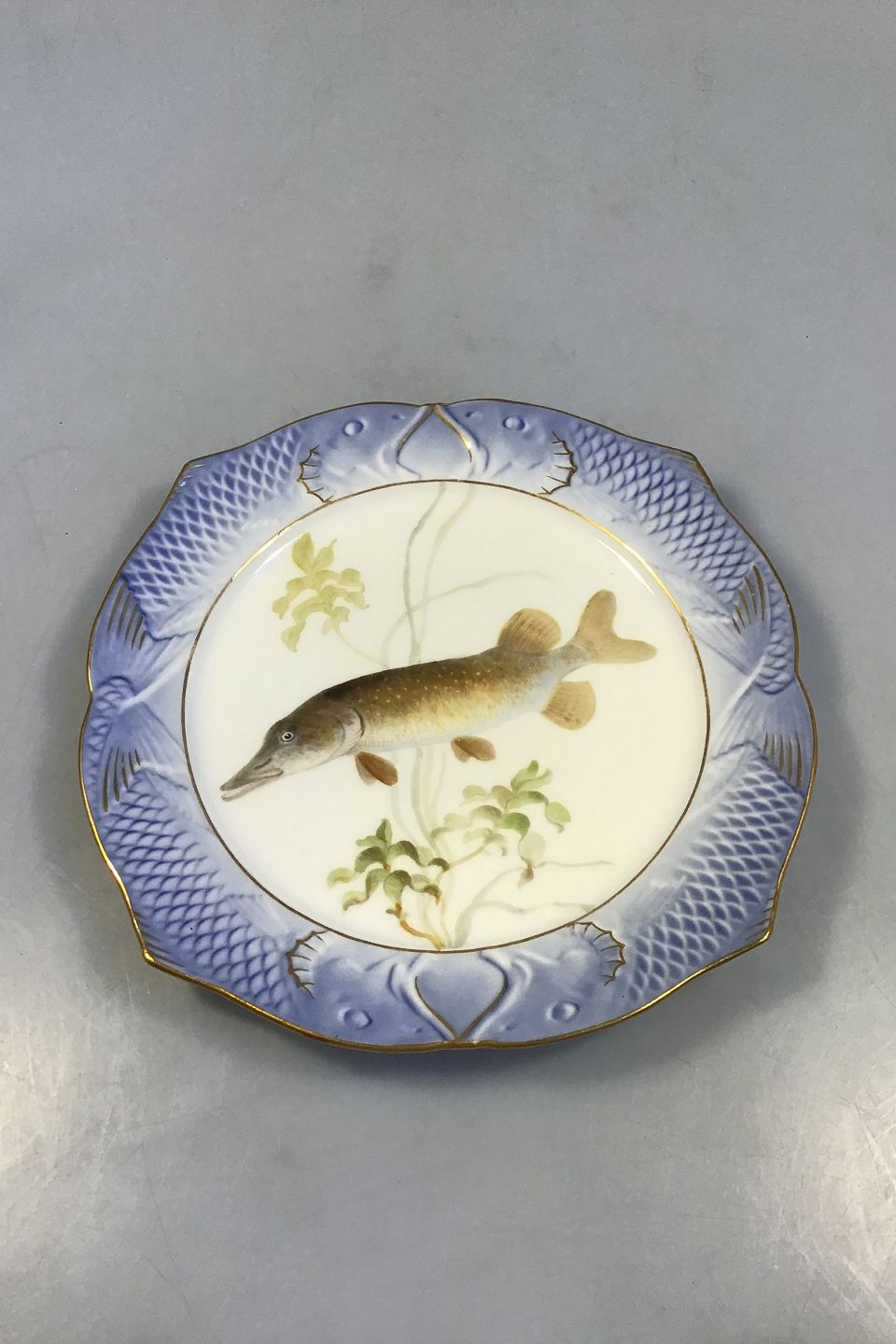 KAD ringen - Royal Copenhagen Blue Fish Plate with Gold No 1212