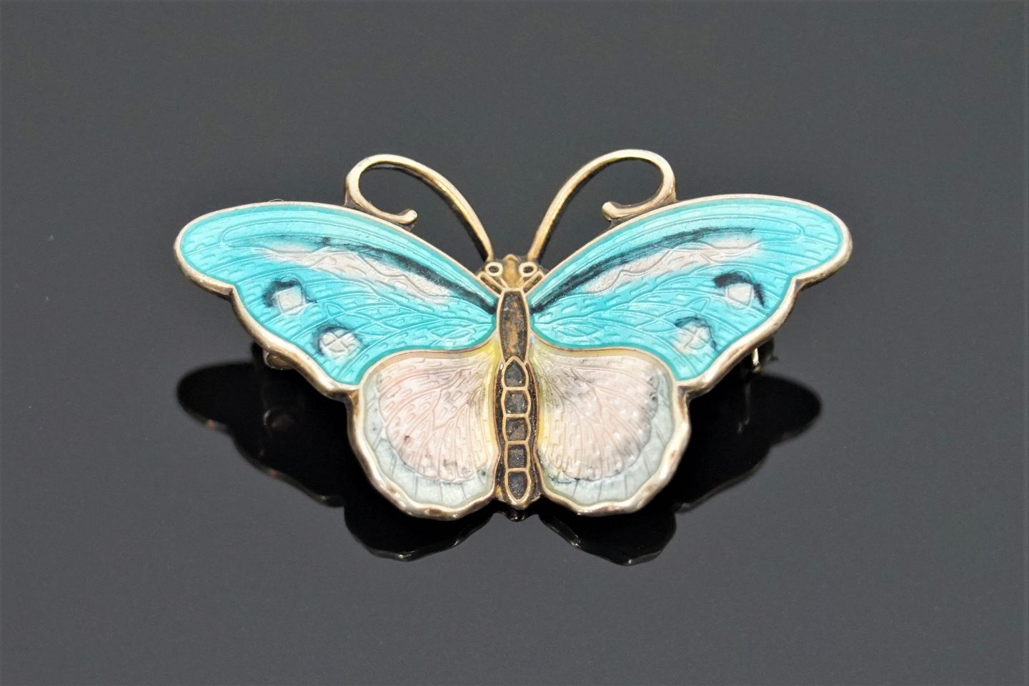 KAD ringen - Norsk sommerfugl broche af sterling sølv og emalje Norsk sommerfugl broche af sterling sølv og emalje