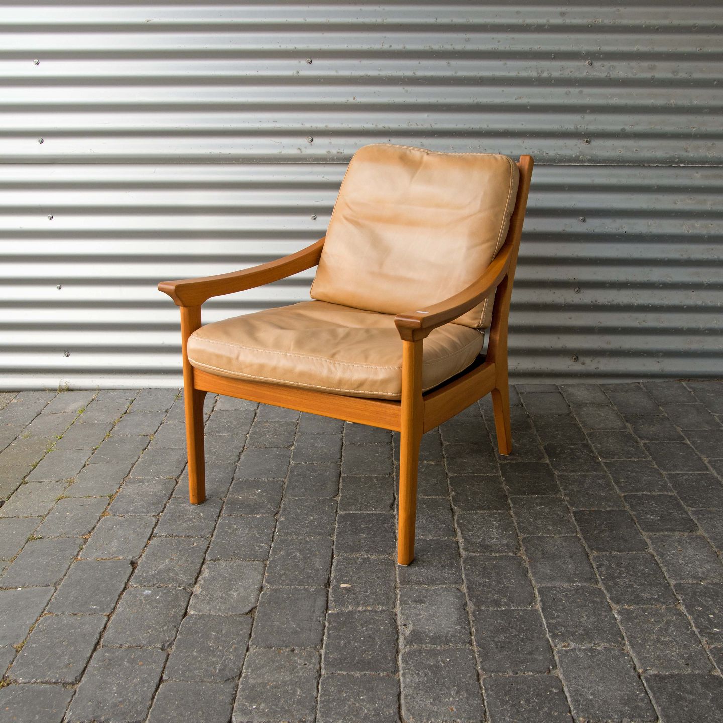 Opmærksomhed tiltrækkende voldgrav KAD ringen - Dansk design * Lænestol i lyst træ - Dansk design * Lænestol i  lyst træ