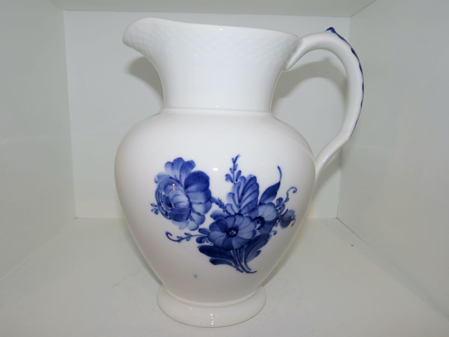 KAD ringen - Blue Flower Braided * * Large, rare milk pitcher