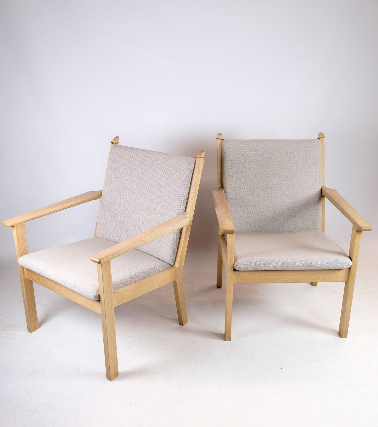 KAD ringen - 2 armchairs, model GE284, Hans J. Wegner manufactured