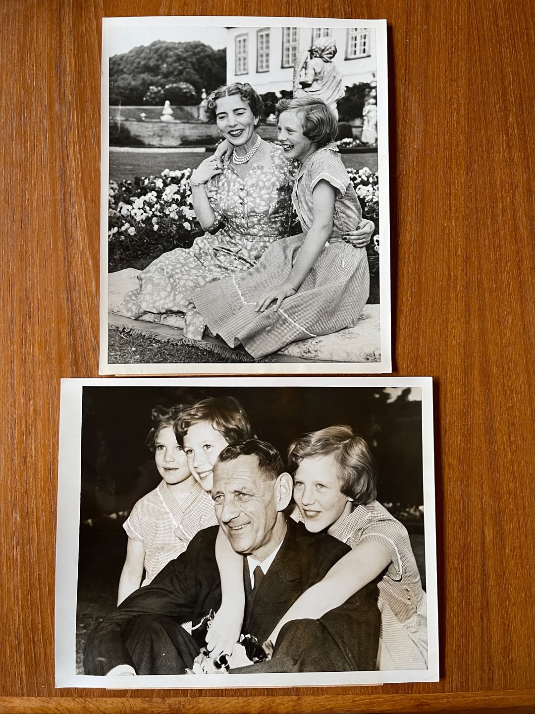 KAD ringen - 2 sort/hvide fotos dronning Margrethe fra 1953, kort efter vedtagel - 2 originale fotos af dronning Margrethe fra 1953, kort efter vedtagel