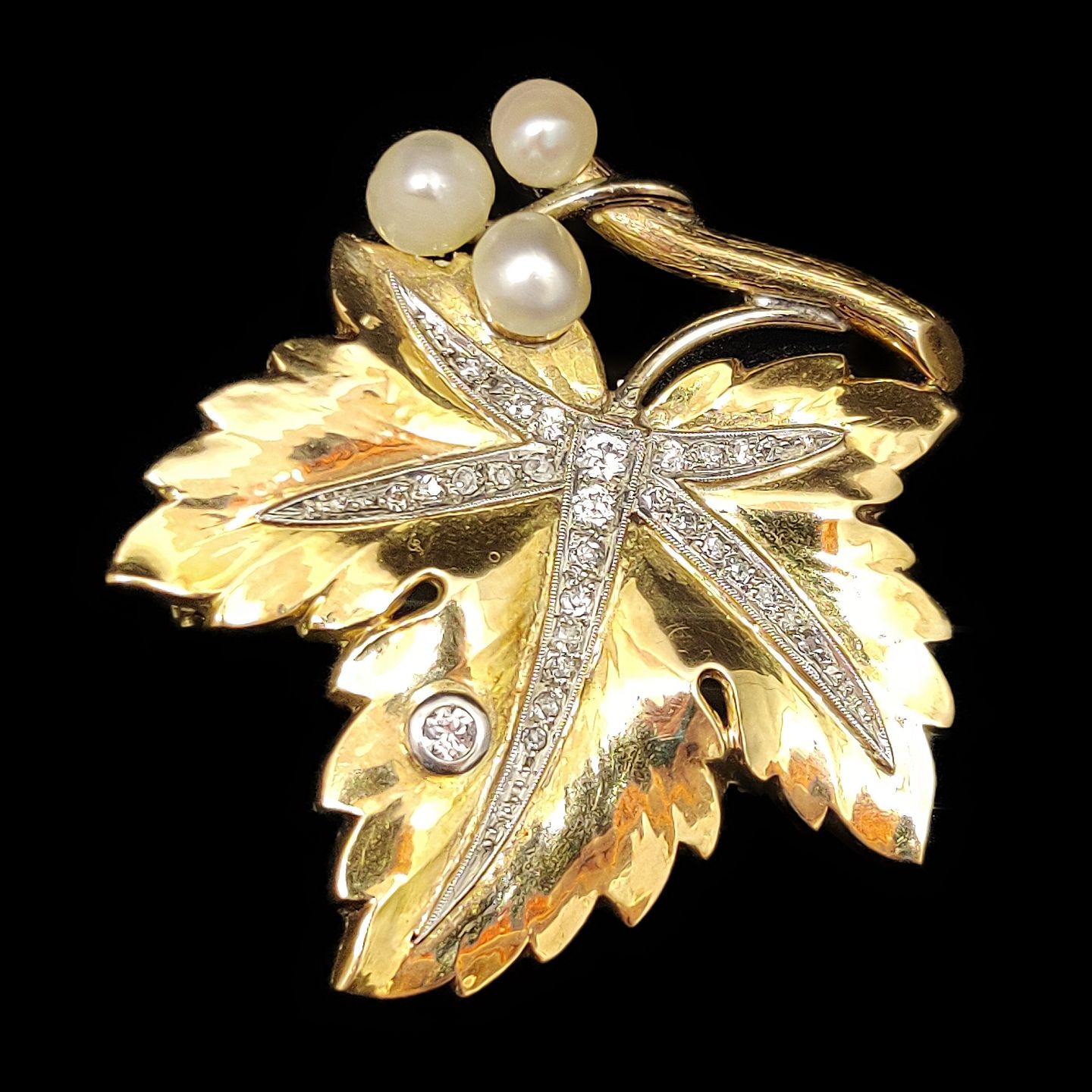 KAD ringen - Broche i 14 kt. guld hvidguld med perler og diamanter - Broche i 14 kt. guld og hvidguld med perler og