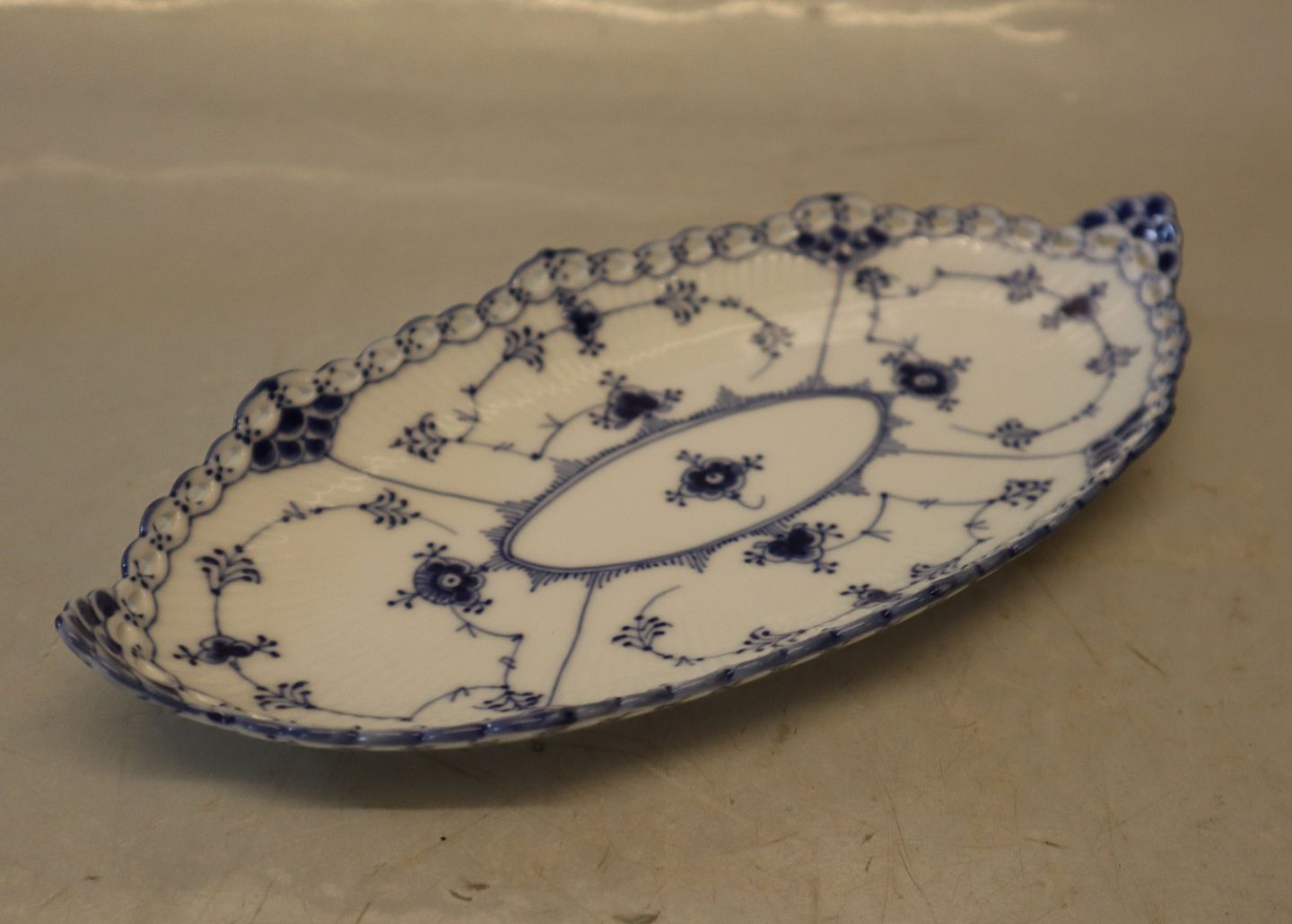 KAD ringen - Royal Copenhagen blue fluted lace dish, #1/1115