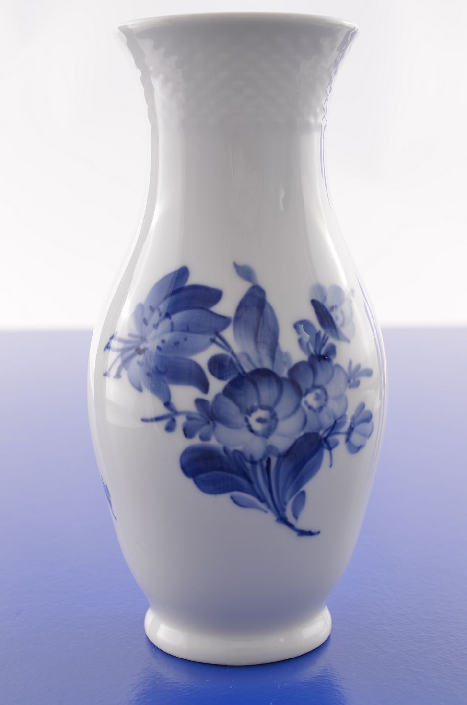 KAD ringen - Royal Copenhagen Blue Flower Braided, Vase * Dec. Number 10 /  8263 - Royal Copenhagen Blue Flower Braided, Vase * Dec. Number 10 / 8263