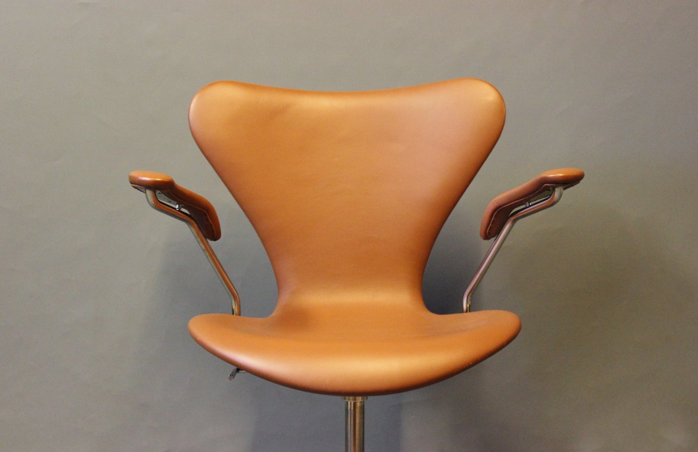 KAD ringen - 7'er kontorstol, model 3217, med armlæn og drejefunktion Arne Jacobsen og Fri - 7'er model 3217, med armlæn og drejefunktion af Arne Jacobsen og Fri