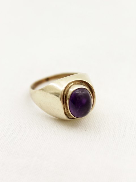 8 karat gold ring