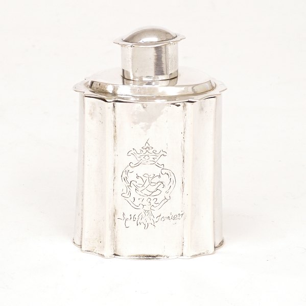 Friedrich von Barm, Flensburg, Northgermany, 1777-?: Tea caddy, silver. H: 
10,3cm. W: 100gr