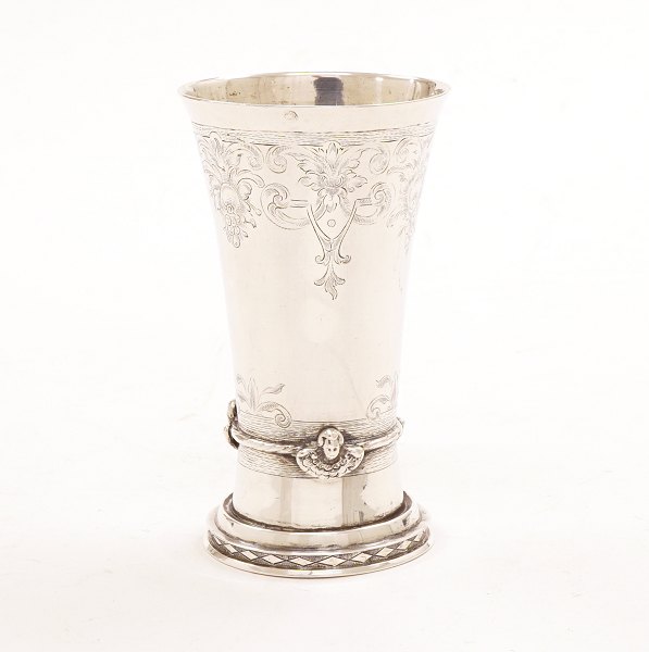 Renaissance Becher aus Silber. 2. Hälfte des 17. Jahrhunderts. Undeutliches 
Meisterzeichen. H: 14cm. G: 197gr