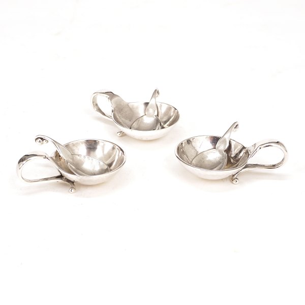 Georg Jensen, Denmark: Set of three silver salt cellars. Made 1931. #110. Size: 
5x3,6cm