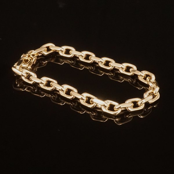 Bjarne Nordmark Henriksen, Copenhagen: Anchor bracelet, 8ct gold. L: 21cm. W: 
28,5gr