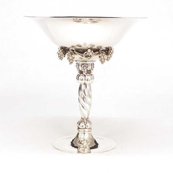 Georg Jensen: Drueopsats i sterlingsølv. #264A. H: 26,6cm. D: 25,2cm. V: 1.160gr