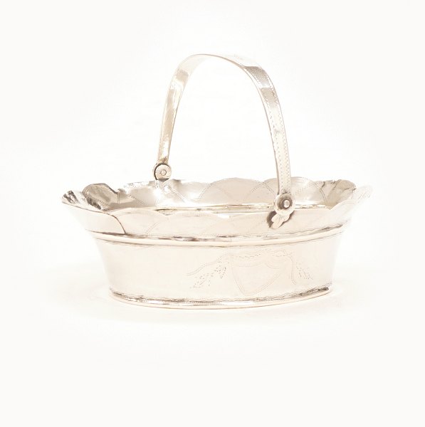 Poul Hansen, Tønder, Denmark, 1785-1830: An oval sugar bowl, silver. Signed. L: 
12,8cm. W: 88,3gr