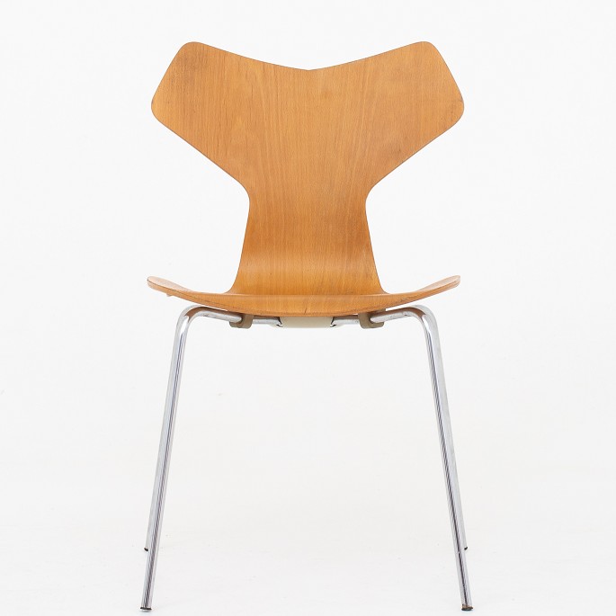 Arne Jacobsen / Fritz Hansen
AJ 3130 - Grand Prix i bøg med ben i forkromet stål.
1 stk. på lager
Pæn stand
