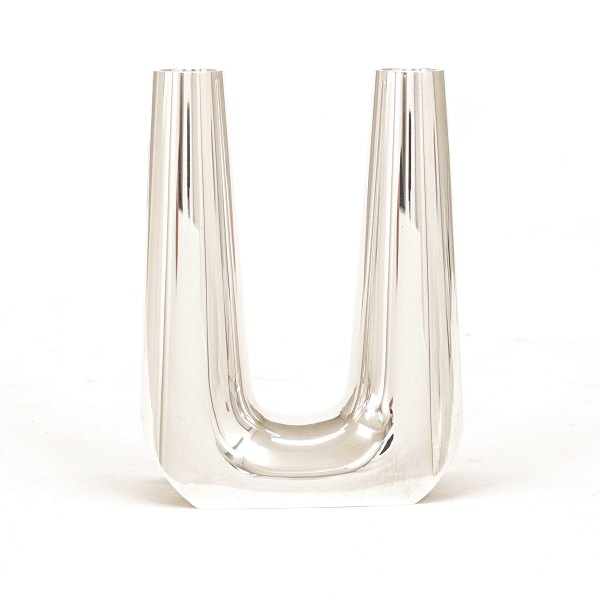 A Søren Georg Jensen Sterlingsilver candlestick for two candles. Made for Georg 
Jensen. #1087. H: 17,5cm. W: 846gr