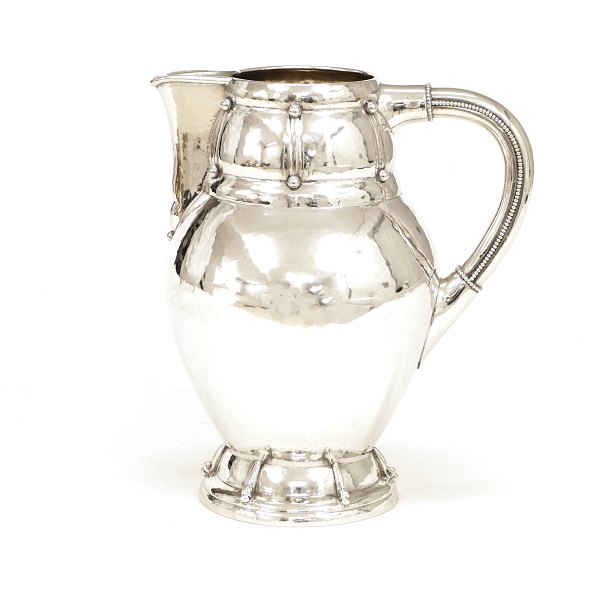 A Danish silver pitcher. Dated 1917. H: 21cm. W: 478gr