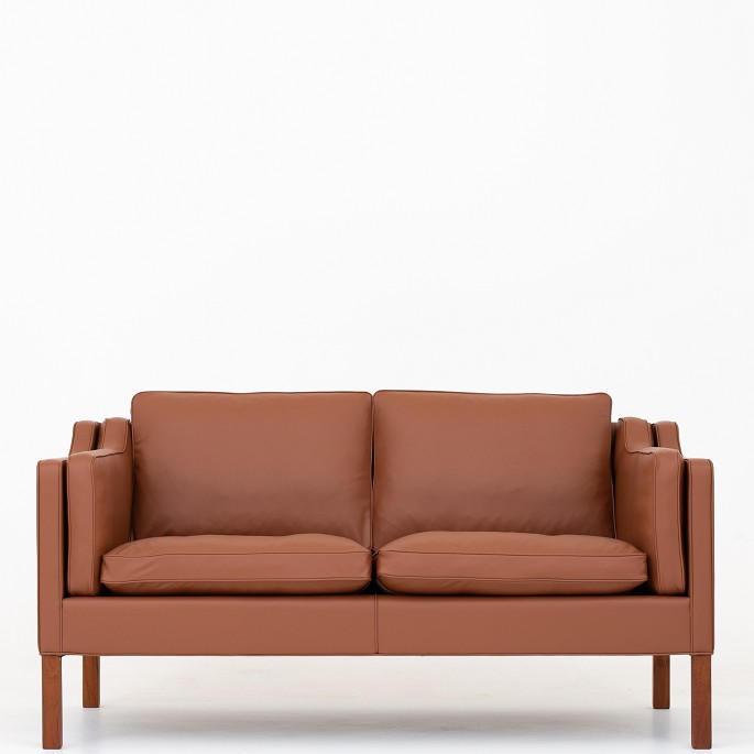 Børge Mogensen / Fredericia Furniture
BM 2212 - Reupholstered 2-seater sofa in Savanne Cognac leather. KLASSIK offers 
upholstery of the sofa in fabric or leather of your choice.
Availability: 6-8 weeks
Renovated
