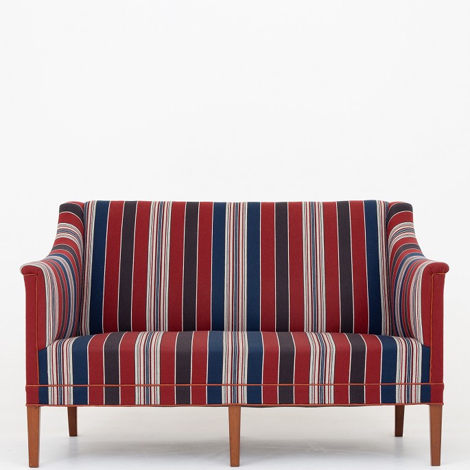 Kaare Klint / Rud. Rasmussen
KK 6092, to-pers. sofa i stribet græsk uld med ben i mahogni
1 pc. in stock
Original condition
