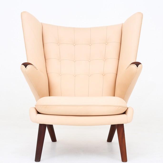 Hans J. Wegner / AP Stolen
AP 19 - Reupholstered Papa Bear chair in natural leather with dark legs and 
paws. KLASSIK offers the Papa Bear chair in fabric or leather of your choice. 
Please contact us for more information.
Contact us regarding stock
Renovated
