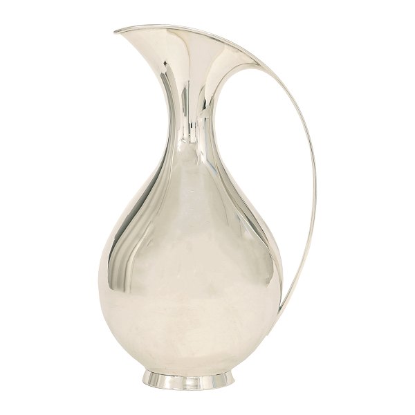 Kay Fisker for A. Michelsen: Large Sterling silver pitcher 1,5L. Made 1970. H: 
26cm. W: 803gr