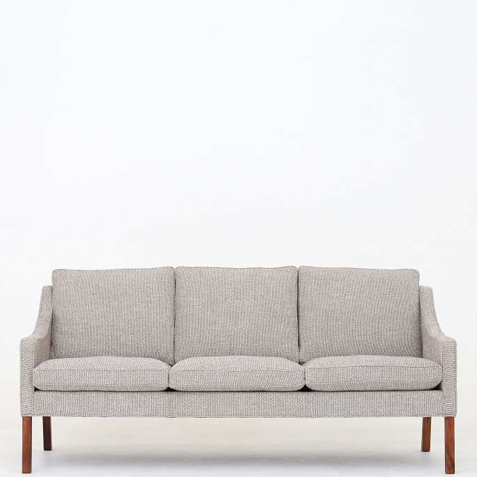 Børge Mogensen / Fredericia Furniture
BM 2209 - Reupholstered 3-seater sofa in new textile (Safire 004 from Sacho) 
with legs of teak.
1 pc. in stock
Renovated

