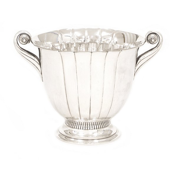 Champagne cooler silver. Grann & Laglye Denmark 1935. H: 18cm. D bowl: 18cm.