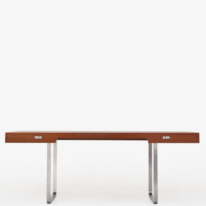 Hans J. Wegner / Johannes Hansen
JH 810 - Freestanding desk with mahogany cassette top. Front with two drawers, 
frame and handle in matt chromed steel. Designed in 1970.
1 pc. in stock
Good, used condition
