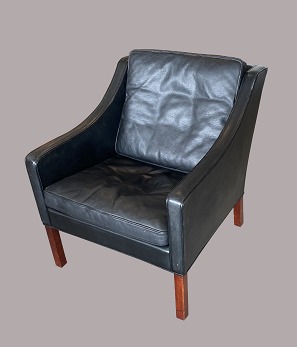 Armchair, no 2207
Fredericia Furniture
Black leather, dark oak legs 
Signs of usage 
Børge Mogensen 1963
