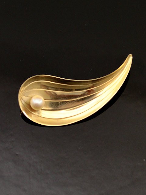 14 karat guld broche med ægte perle