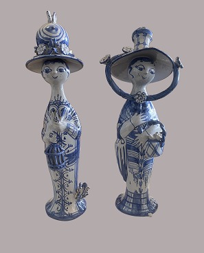 Figurer, forår og efterår
Porcelæn
Forår med enkelte afslag, H: 39 cm, 1900 kr., efterår H: 34 cm, 3.500 kr.
Bjørn 
Bjørn 
Bjørn Wiinblad
