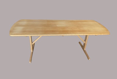 Dining table, Model 6283, Series 176
Fredericia Stolefabrik, marked
Solid oak
L:194 cm, W:75 cm, H: 70.5 cm
Slight patina
Børge Mogensen
1
