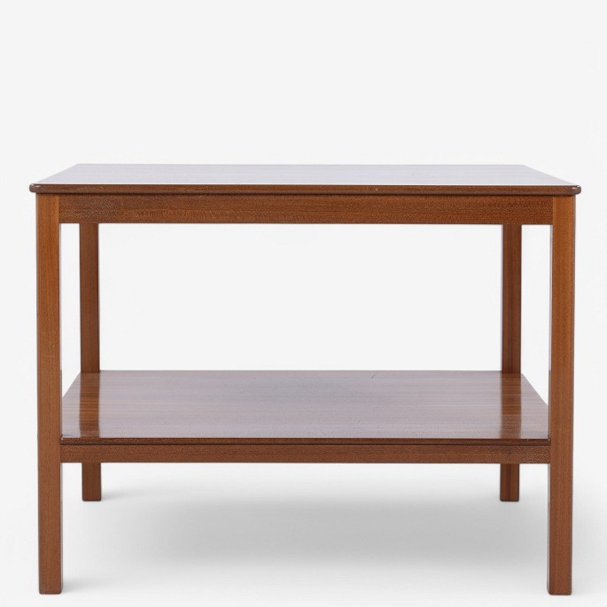 Kaare Klint / Rud. Rasmussen Snedkerier.
Square table in solid mahogany with shelf.
1 pc. in stock
