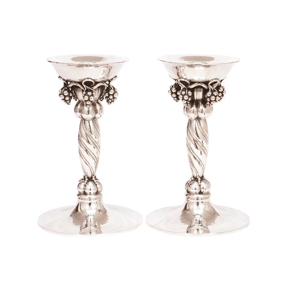 Paar grosse Georg Jensen Sterlingsilber Traubenleuchter 263B nach 1945. H: 
20,5cm
