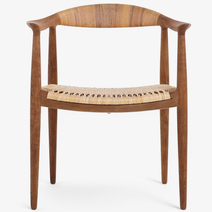 Hans J. Wegner / Johannes Hansen.
JH 501 - The Chair / Den Runde Stol i massiv eg med ryg og sæde i sjeneflet.
1 stk. på lager
