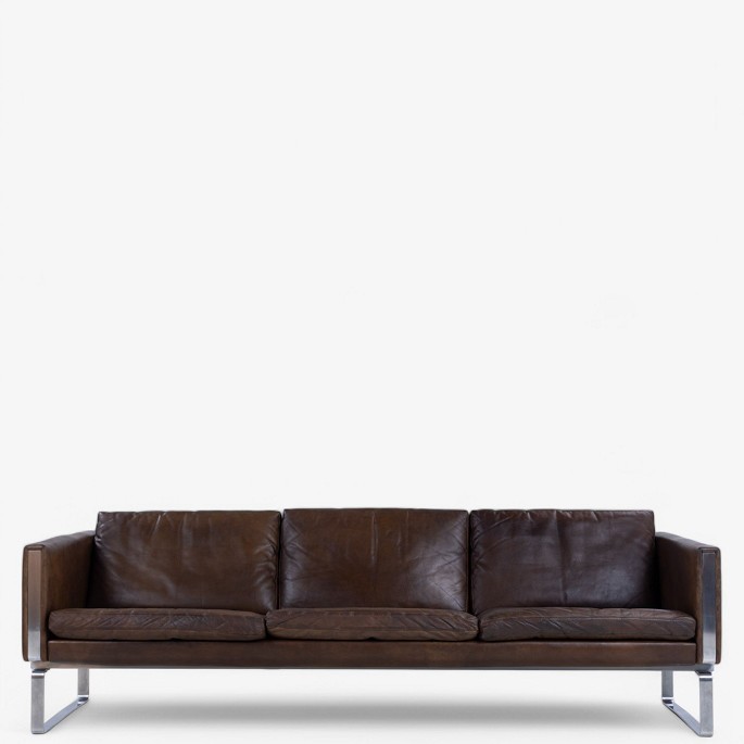 Hans J. Wegner / Johannes Hansen
JH 803 - 3-seater sofa in original brown leather with metal frame.
1 pc. in stock
