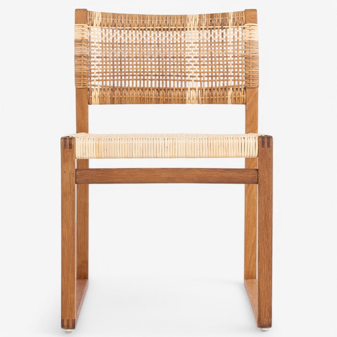 Børge Mogensen / Fredericia Furniture.
BM 61 - Stol i eg med delvist patineret sjeneflet.
1 stk. på lager
