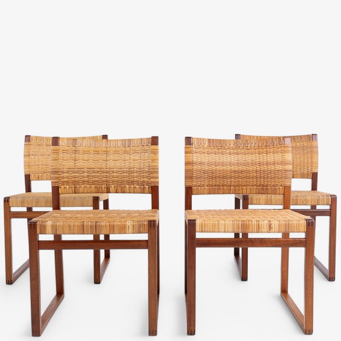 Børge Mogensen / Fredericia Furniture.
BM 61 - Sæt á 4 stole i mahogni og patineret sjeneflet.
1 sæt på lager

