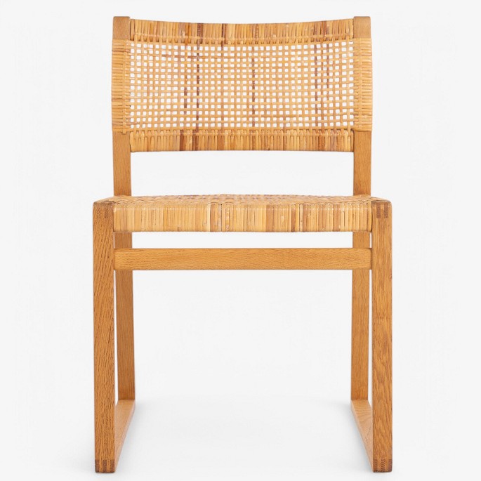 Børge Mogensen / Fredericia Furniture.
BM 61 - Stol i eg med ryg og sæde i sjeneflet.
1 stk. på lager
