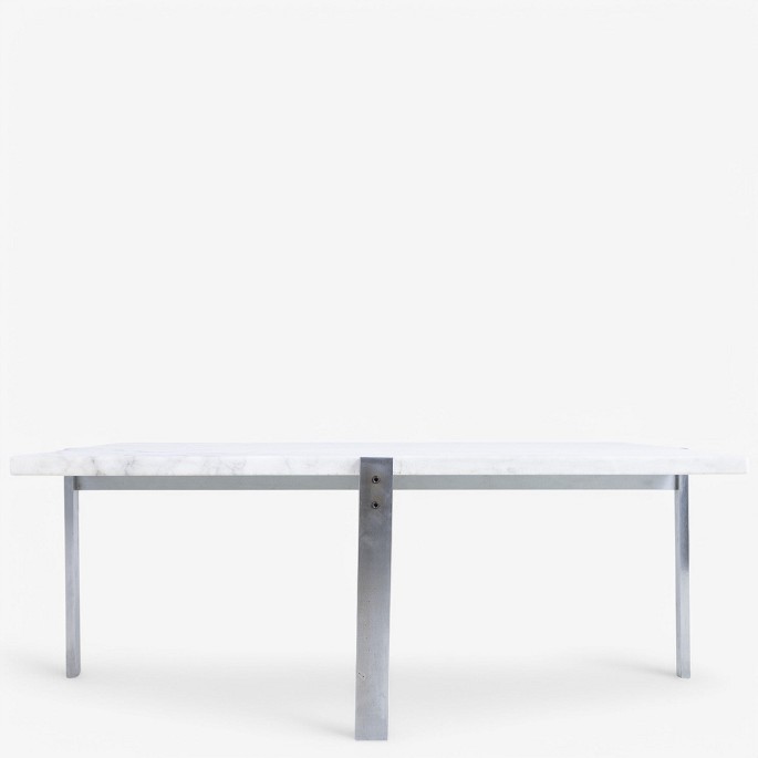 Poul Kjærholm / Fritz Hansen.
PK 65 - Sofabord med flintrullet marmorplade på stel i stål.
1 stk. på lager
