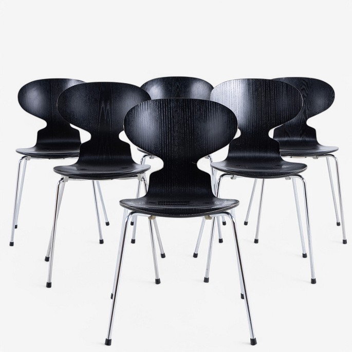 Arne Jacobsen / Fritz Hansen.
AJ 3100 - Set of 6 black Ant chairs with steel frame.
Contact us regarding stock
