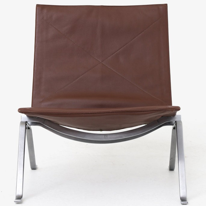Poul Kjærholm / E. Kold Christensen
PK 22 - Armchair in brown leather with chromed steel frame.
1 pc. in stock
