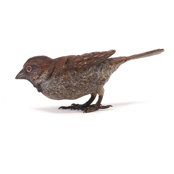Polykrom dekoreret wiener bronze i form af fugl. H: 5,5cm. L: 14cm