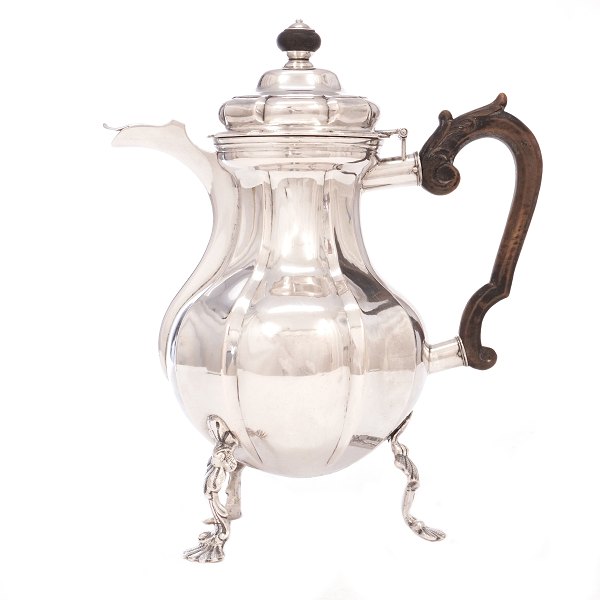 Danish Regence silver coffee pot by Povel Knudsen Lund, Aalborg, 1767-94. H: 28cm. W: 935gr