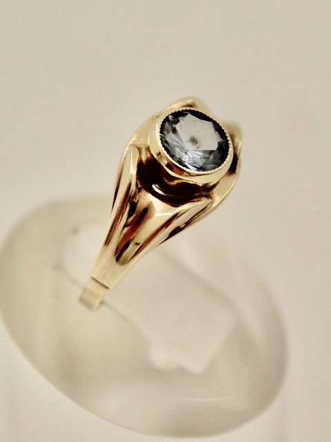 8 karat guld ring  med aquamarine