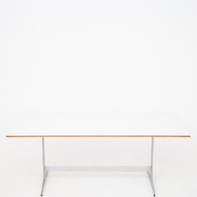 KAD ringen Arne Jacobsen Fritz Hansen AJ Shaker table in